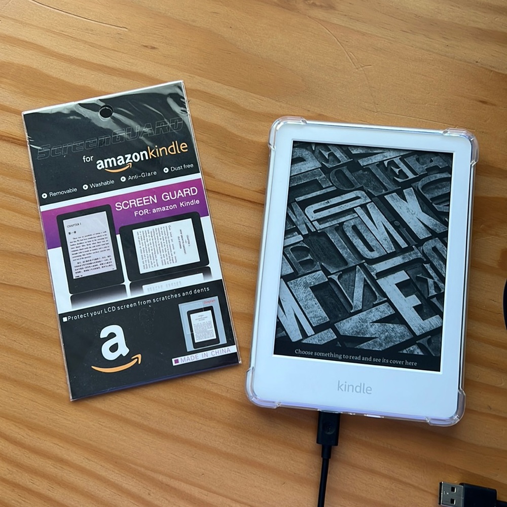 Kindle 2019 Release With Built-In Front Light - No Lockscreen Ads - White Bundle